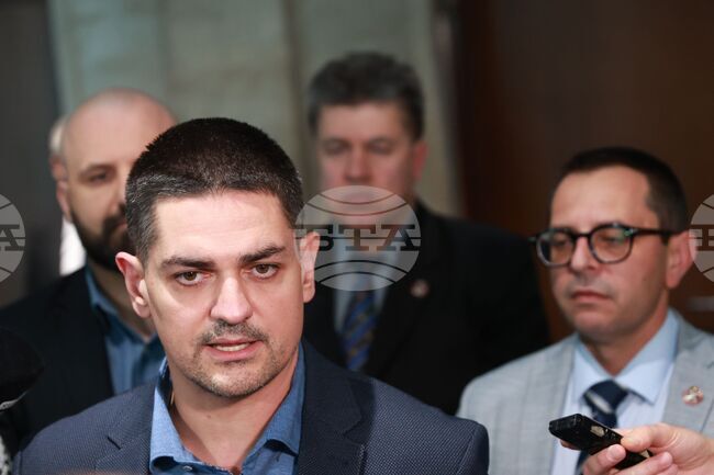 Очаквам в Турция да има огромна избирателна активност въпреки малкия брой секции, каза Радостин Василев