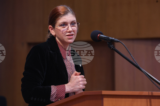 Сценографите са важна част от екипа на всяко сценично произведение, каза проф. Мира Каланова на форума за развитие на сценичните изкуства