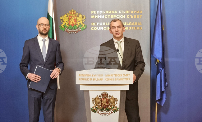 За сериозно завишаване на цените при две обществени поръчки в Министерството на здравеопазването информира служебният министър Михаил Околийски