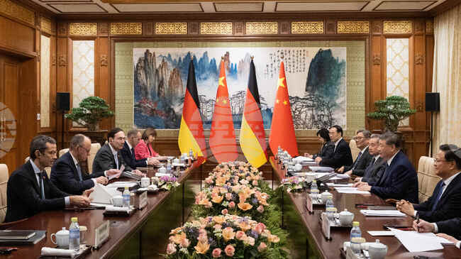 Германският канцлер Фридрих Мерц се застъпи за "по-справедливи отношения" с Китай на първия ден от посещението си в Пекин