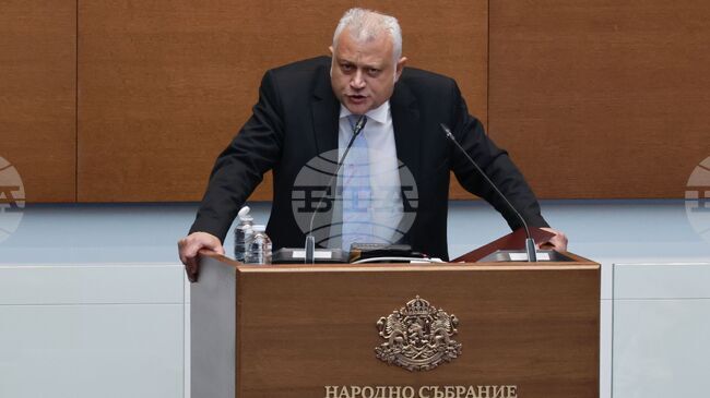 Не съм се срещал с разследващи полицаи и всичко друго казано е невярно, каза по случая "Петрохан" служебният министър на вътрешните работи