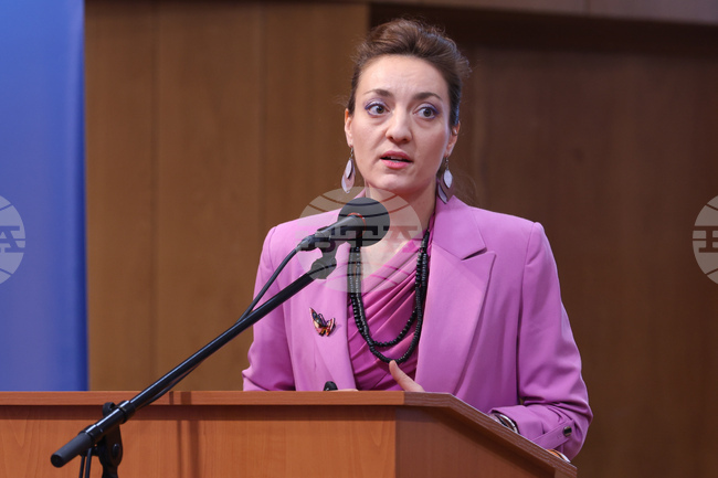 Ще се борим активно да участваме в публичния диалог за статута на артиста, каза Ива Евгениева от Сдружение „Независим културен сектор“