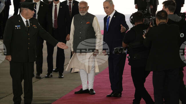 ПТИ: Индийският премиер Нарендра Моди пристигна на двудневно посещение в Израел