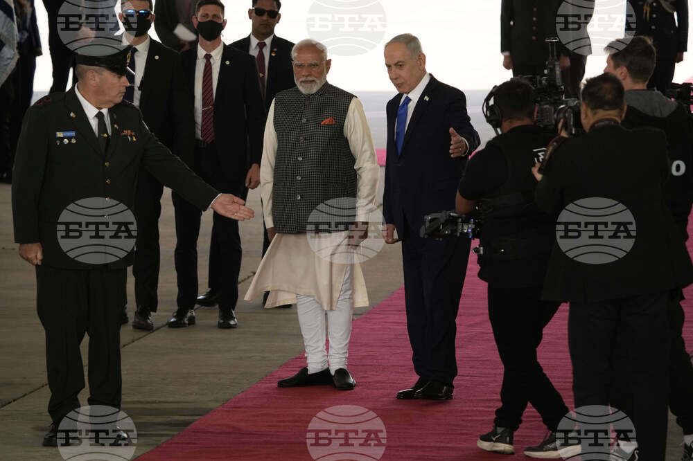 ПТИ: Индийският премиер Нарендра Моди пристигна на двудневно посещение в Израел
