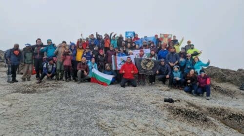 Bulgarian Tour Operator Sets Official World Record by Leading Largest Group on Simultaneous Climb of Mt Kilimanjaro