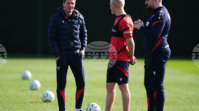 Сезонът на Кристъл Палас няма да приключи с отпадане от Лигата на конференциите, заяви мениджърът Оливер Глазнер 