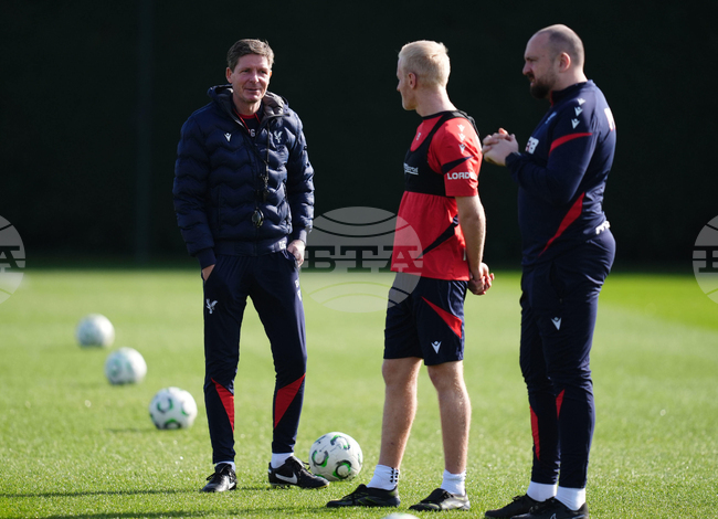 Сезонът на Кристъл Палас няма да приключи с отпадане от Лигата на конференциите, заяви мениджърът Оливер Глазнер 