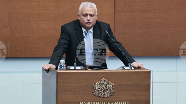 Само прокурор може да отстранява полицай от разследването, заяви служебният министър на вътрешните работи Емил Дечев на изслушването по "Петрохан"