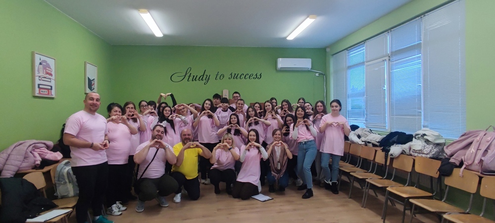 Младежки център Разград: Инициатива по повод Международния ден на розовата фланелка която се чества на 25.02 