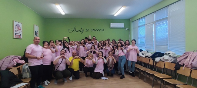 Младежки център Разград: Инициатива по повод Международния ден на розовата фланелка която се чества на 25.02 