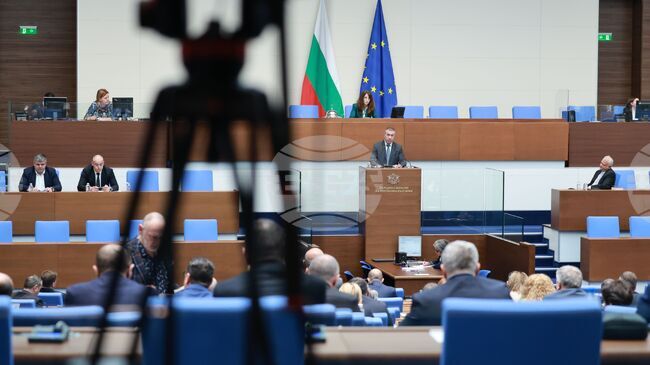 Парламентът излезе в почивка поради липса на кворум