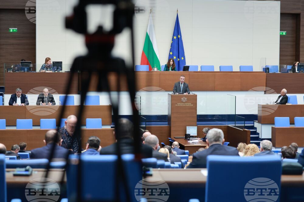 Парламентът излезе в почивка поради липса на кворум