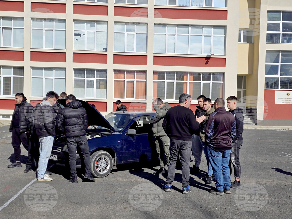 Ретро автомобил бе включен в кампания сред ученици от Кърджали за превенция на шофирането след употреба на алкохол и наркотици