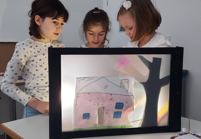 Ученици от Българското неделно училище „Аз Буки Веди” в Кьолн представиха приказки в театър на сенките