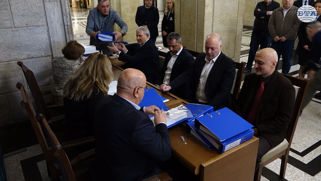 ГЕРБ-СДС влиза в тази кампания със спокойствие и самочувствие, заяви Росен Желязков при регистрацията на коалицията за участие в изборите