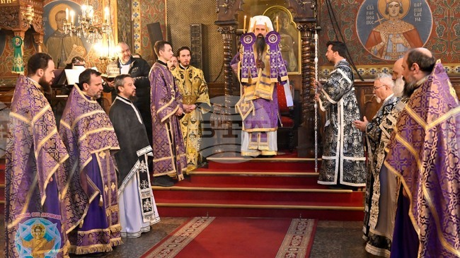 Преждеосвещена литургия бе възглавена от патриарх Даниил в столичния храм „Св. великомъченица Неделя“