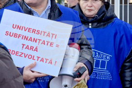 Румъния - Букурещ - образование - протест