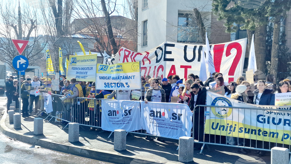Румъния - Букурещ - образование - протест