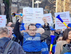 Румъния - Букурещ - образование - протест