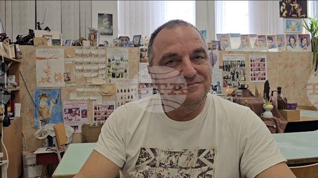 Няма смисъл да искам нещо повече, защото съм достигнал най-голямото – аз съм учител, каза панагюрският художник Нистор Хаинов