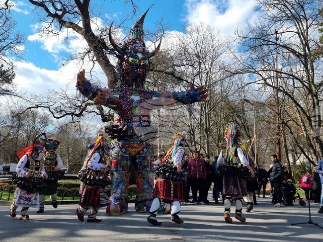 Петметрова фигура на кукер е новата атракция на Международния маскараден фестивал „Кукерландия” в Ямбол