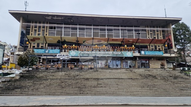 Артисти от Велико Търново ще превърнат центъра на града в жива театрална сцена, за да поканят зрителите на премиера