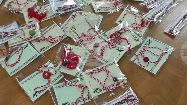 Потребители на социални услуги в Шумен изработиха мартеници с кауза