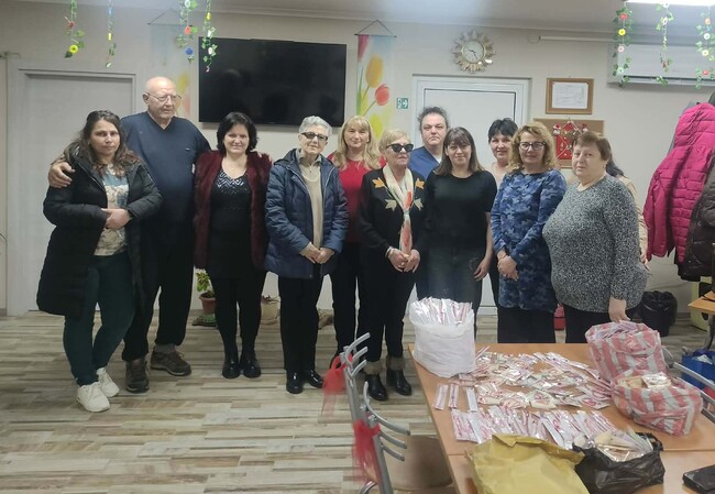 Потребители на социални услуги в Шумен изработват мартеници с кауза