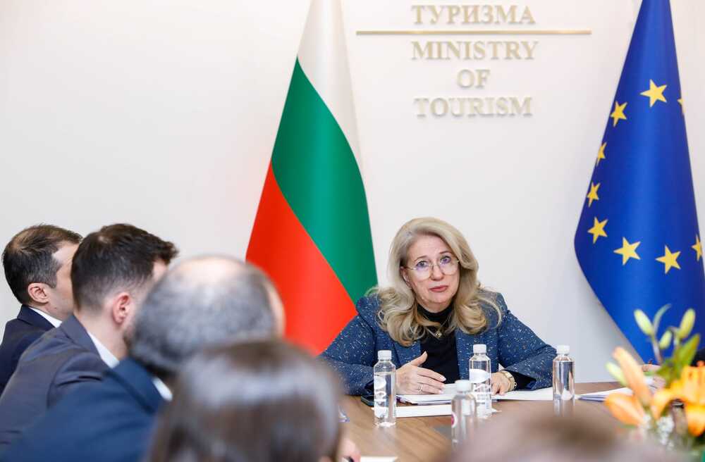 Tourism Minister Meets with Industry Organizations, States Commitment to Stability