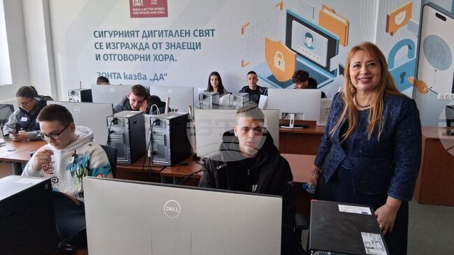  Началникът на Регионалното управление на образованието в София-град д-р Елеонора Лилова откри форума „Един ден университет по киберсигурност“ 