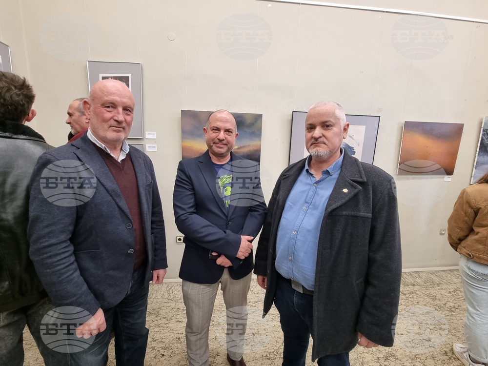 Изложбата „Балкански калейдоскоп“, представяща 15 творци от Балканите, беше открита във Велико Търново