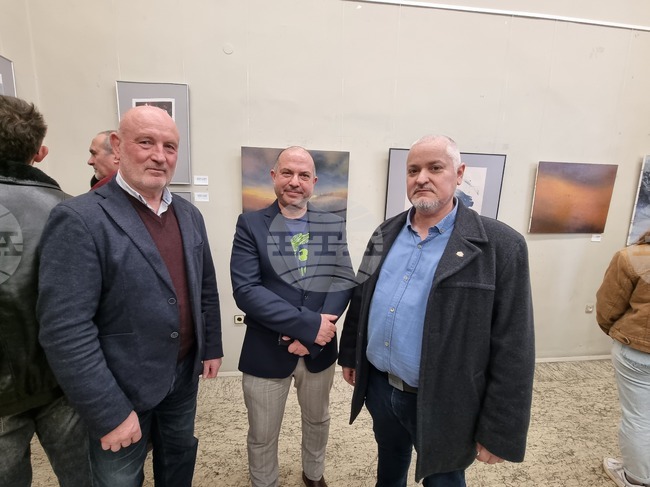 Изложбата „Балкански калейдоскоп“, представяща 15 творци от Балканите, беше открита във Велико Търново