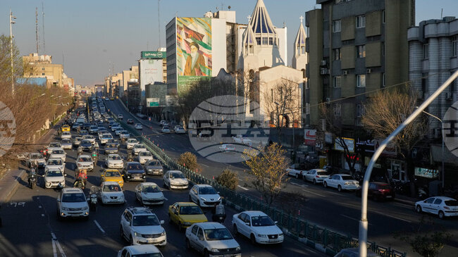 Великобритания временно изтегля персонала си от Иран