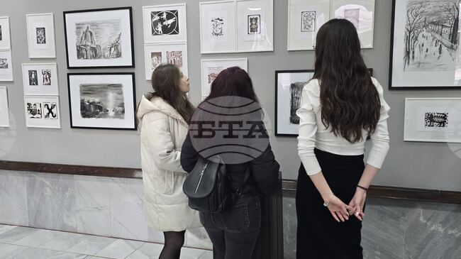 Ученическа изложба по проект “Графични диалози” бе открита в Художествената галерия в Добрич