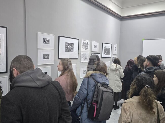 Добрич - ученическа изложба - "Графични диалози"