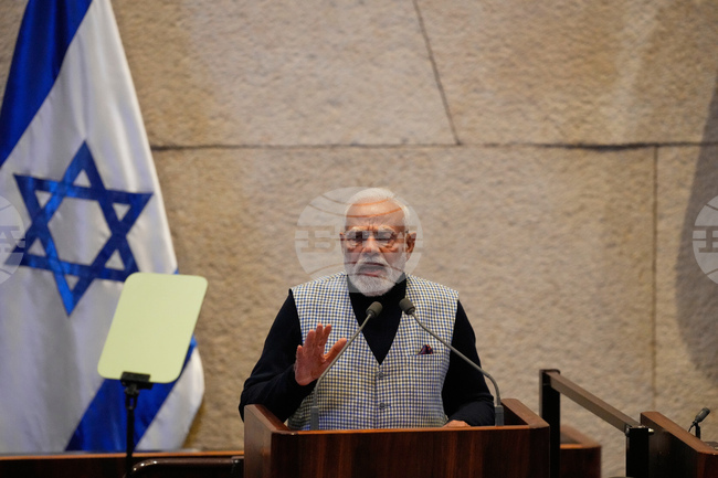 ПТИ: Нарендра Моди обсъди широк кръг от въпроси с президента на Израел 