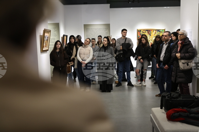 Студенти дискутираха изкуството и постиженията на Пловдивската живописна школа в среща-разговор с художници