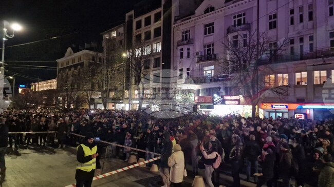 Граждани протестират в центъра на София с искане за оставката на и.ф. главен прокурор Борислав Сарафов