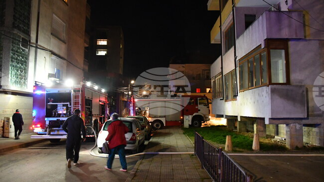 Обитатели на жилищна кооперация в Хасково бяха евакуирани заради пожар