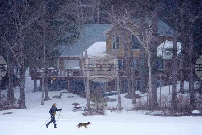 APTOPIX Winter Weather Maine