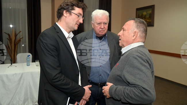 Усещам съживяване в БСП, очаквам тази енергия да прерасне в политически резултат, заяви на среща в Монтана лидерът на БСП Крум Зарков