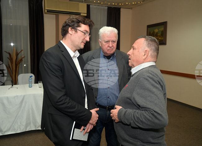 Усещам съживяване в БСП, очаквам тази енергия да прерасне в политически резултат, заяви на среща в Монтана лидерът на БСП Крум Зарков