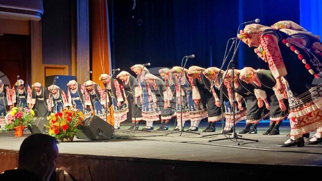 Държавният фолклорен ансамбъл „Филип Кутев“ ще представи днес спектакъла „Кръговрат“ във Велико Търново
