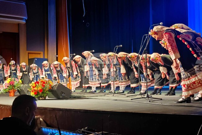 Държавният фолклорен ансамбъл „Филип Кутев“ ще представи днес спектакъла „Кръговрат“ във Велико Търново