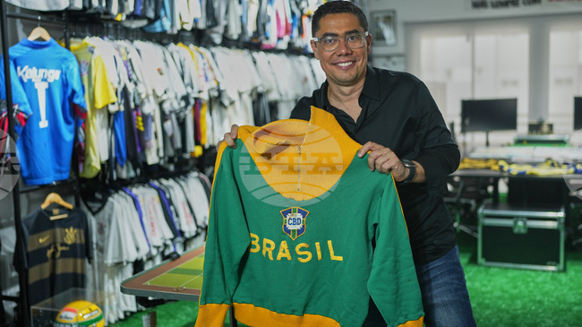 Яке на футболната легенда Пеле от Световното първенство през 1966 година беше носено от рапъра Бед Бъни на концерти в Бразилия