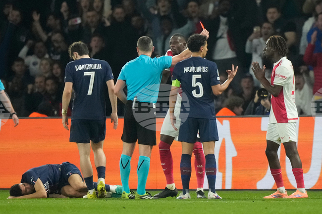 Старши треньорът Себастиен Поконьоли обвини съдиите в „двоен стандарт“ след отпадането на Монако от Шампионската лига