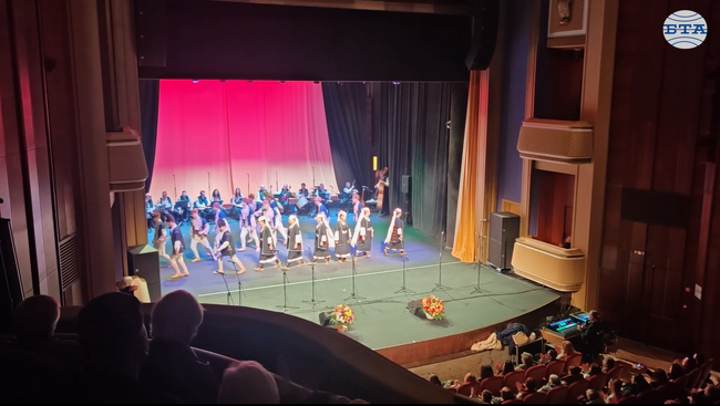 Държавният фолклорен ансамбъл „Филип Кутев“ представя своя концерт-спектакъл „Кръговрат“ в 100 минути