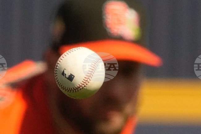 APTOPIX Giants Brewers Spring Baseball