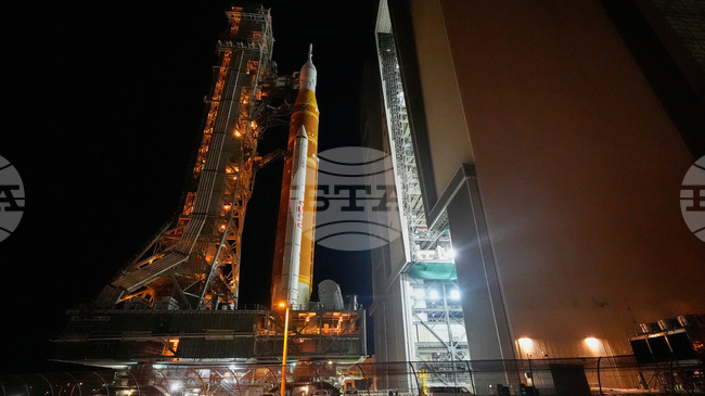 НАСА мести ракетата за лунната мисия „Артемис 2“ от площадката за излитане в хангар за ремонт