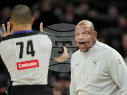 Cavaliers Bucks Basketball